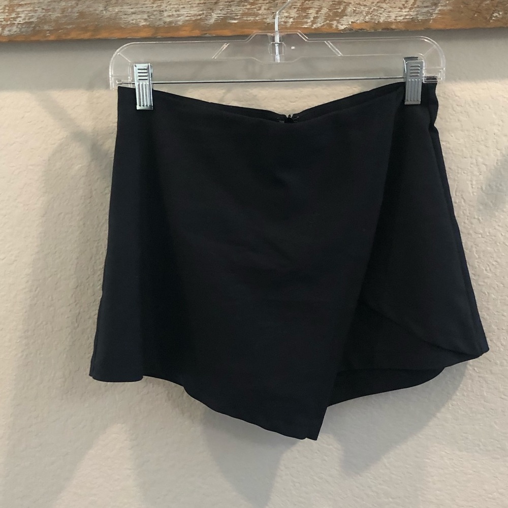 Black skort